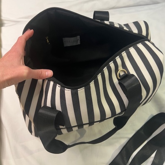 NWOT Alice + Olivia Black & White Positano Striped Duffel Bag - Picture 7 of 11